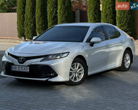 Белый Тойота Камри, объемом двигателя 2.49 л и пробегом 175 тыс. км за 21500 $, фото 1 на Automoto.ua