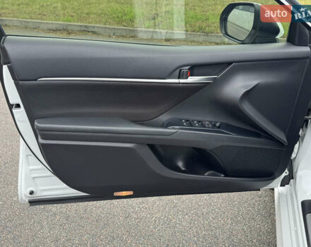 Белый Тойота Камри, объемом двигателя 2.49 л и пробегом 32 тыс. км за 23700 $, фото 19 на Automoto.ua