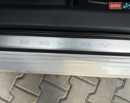 Белый Тойота Камри, объемом двигателя 2.49 л и пробегом 175 тыс. км за 21500 $, фото 25 на Automoto.ua