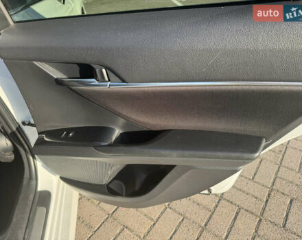 Белый Тойота Камри, объемом двигателя 2.49 л и пробегом 137 тыс. км за 21950 $, фото 34 на Automoto.ua