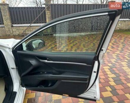 Білий Тойота Камрі, об'ємом двигуна 2.49 л та пробігом 110 тис. км за 20200 $, фото 1 на Automoto.ua