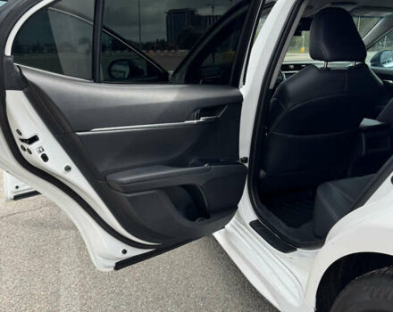 Белый Тойота Камри, объемом двигателя 2.49 л и пробегом 140 тыс. км за 21500 $, фото 12 на Automoto.ua