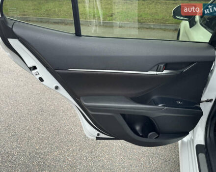 Белый Тойота Камри, объемом двигателя 2.49 л и пробегом 32 тыс. км за 23700 $, фото 24 на Automoto.ua