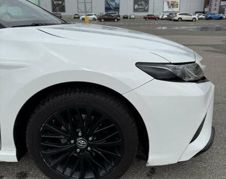 Белый Тойота Камри, объемом двигателя 2.49 л и пробегом 140 тыс. км за 21500 $, фото 3 на Automoto.ua