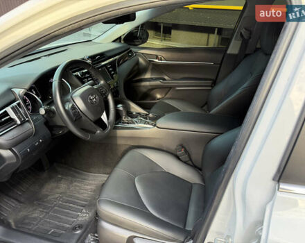 Белый Тойота Камри, объемом двигателя 2.49 л и пробегом 175 тыс. км за 21500 $, фото 10 на Automoto.ua