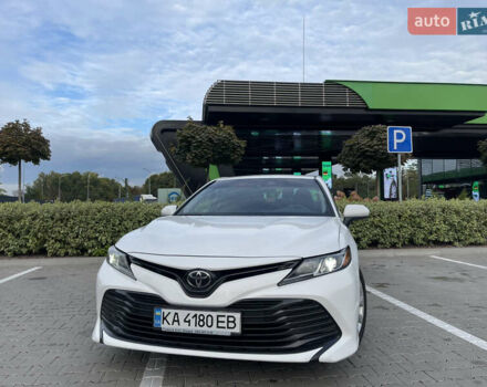 Белый Тойота Камри, объемом двигателя 2.49 л и пробегом 143 тыс. км за 17600 $, фото 2 на Automoto.ua