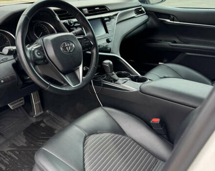 Белый Тойота Камри, объемом двигателя 2.49 л и пробегом 140 тыс. км за 21500 $, фото 9 на Automoto.ua