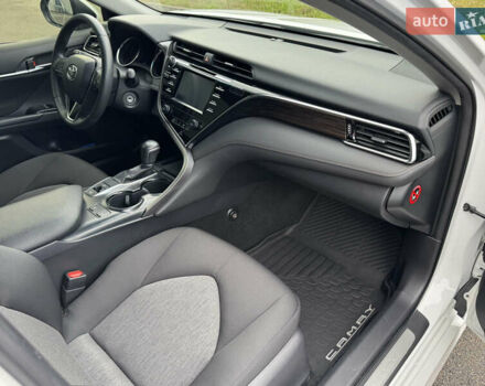 Белый Тойота Камри, объемом двигателя 2.49 л и пробегом 32 тыс. км за 23700 $, фото 32 на Automoto.ua