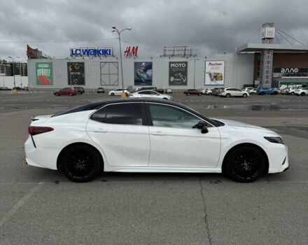 Белый Тойота Камри, объемом двигателя 2.49 л и пробегом 140 тыс. км за 21500 $, фото 4 на Automoto.ua