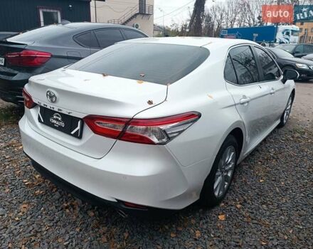 Белый Тойота Камри, объемом двигателя 2.5 л и пробегом 154 тыс. км за 21500 $, фото 2 на Automoto.ua