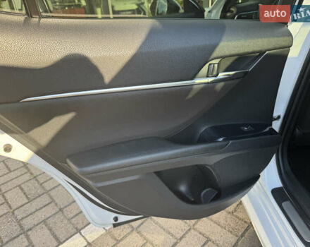 Белый Тойота Камри, объемом двигателя 2.49 л и пробегом 137 тыс. км за 21950 $, фото 23 на Automoto.ua