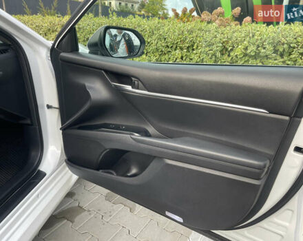 Белый Тойота Камри, объемом двигателя 2.49 л и пробегом 143 тыс. км за 17600 $, фото 18 на Automoto.ua