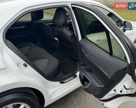 Белый Тойота Камри, объемом двигателя 2.49 л и пробегом 32 тыс. км за 23700 $, фото 26 на Automoto.ua