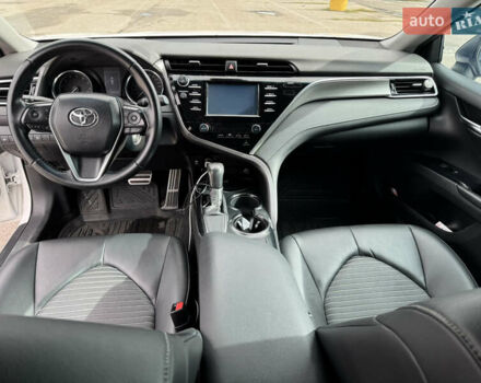 Белый Тойота Камри, объемом двигателя 2.49 л и пробегом 140 тыс. км за 21500 $, фото 10 на Automoto.ua