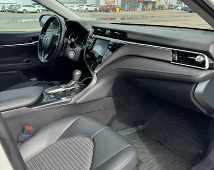 Белый Тойота Камри, объемом двигателя 2.49 л и пробегом 140 тыс. км за 21500 $, фото 14 на Automoto.ua
