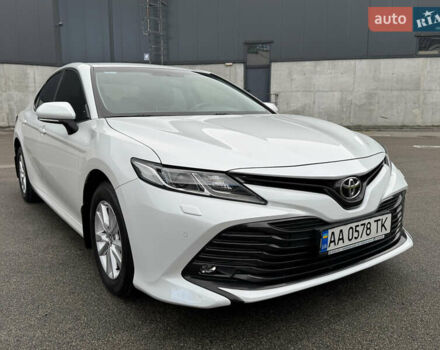 Белый Тойота Камри, объемом двигателя 2.49 л и пробегом 32 тыс. км за 23700 $, фото 2 на Automoto.ua
