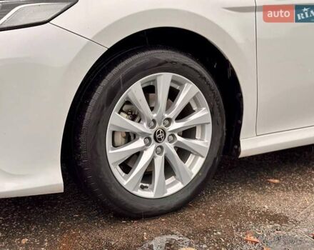 Тойота Камри 2019 в Днепре (Днепропетровске) на Automoto.ua Белый Тойота Камри, объемом двигателя 2.49 л и пробегом 78 тыс. км за 20999 $, фото 10 на Automoto.ua