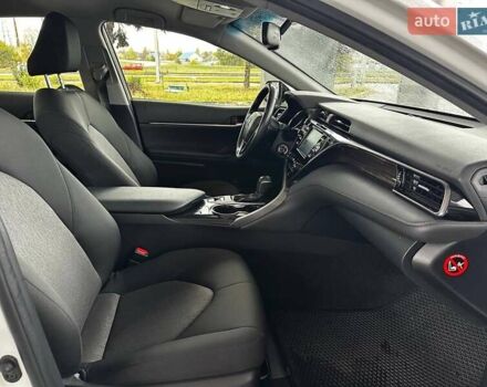 Тойота Камри 2019 в Днепре (Днепропетровске) на Automoto.ua Белый Тойота Камри, объемом двигателя 2.49 л и пробегом 78 тыс. км за 20999 $, фото 20 на Automoto.ua