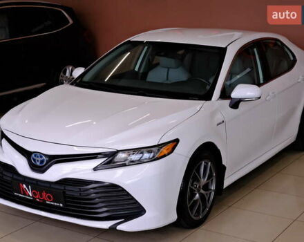 Белый Тойота Камри, объемом двигателя 2.5 л и пробегом 140 тыс. км за 21900 $, фото 2 на Automoto.ua