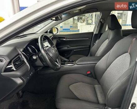 Тойота Камри 2019 в Днепре (Днепропетровске) на Automoto.ua Белый Тойота Камри, объемом двигателя 2.49 л и пробегом 78 тыс. км за 20999 $, фото 14 на Automoto.ua