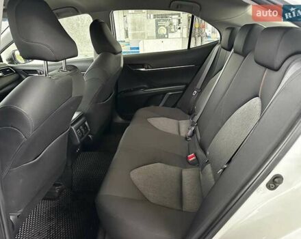 Тойота Камри 2019 в Днепре (Днепропетровске) на Automoto.ua Белый Тойота Камри, объемом двигателя 2.49 л и пробегом 78 тыс. км за 20999 $, фото 15 на Automoto.ua