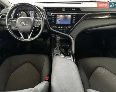 Тойота Камри 2019 в Днепре (Днепропетровске) на Automoto.ua Белый Тойота Камри, объемом двигателя 2.49 л и пробегом 78 тыс. км за 20999 $, фото 12 на Automoto.ua