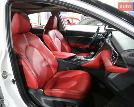 Белый Тойота Камри, объемом двигателя 3.46 л и пробегом 57 тыс. км за 36000 $, фото 4 на Automoto.ua