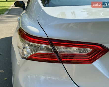 Белый Тойота Камри, объемом двигателя 2.49 л и пробегом 89 тыс. км за 28800 $, фото 3 на Automoto.ua