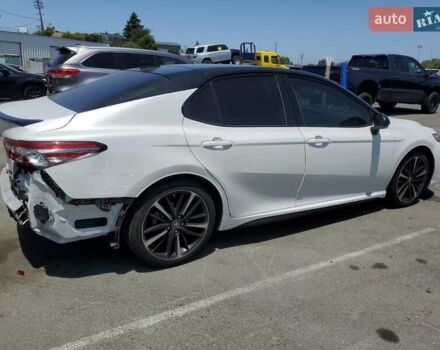 Белый Тойота Камри, объемом двигателя 2.49 л и пробегом 128 тыс. км за 18470 $, фото 2 на Automoto.ua