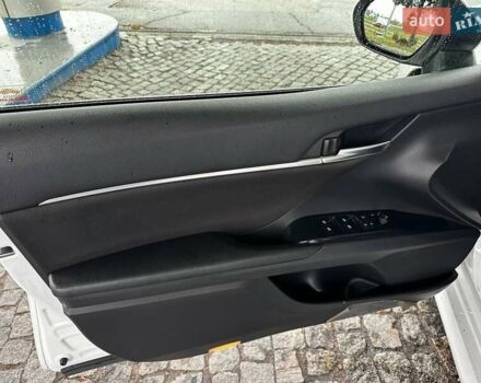 Тойота Камри 2019 в Днепре (Днепропетровске) на Automoto.ua Белый Тойота Камри, объемом двигателя 2.49 л и пробегом 78 тыс. км за 20999 $, фото 18 на Automoto.ua