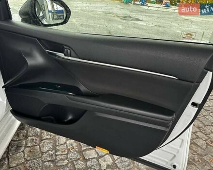 Тойота Камри 2019 в Днепре (Днепропетровске) на Automoto.ua Белый Тойота Камри, объемом двигателя 2.49 л и пробегом 78 тыс. км за 20999 $, фото 19 на Automoto.ua