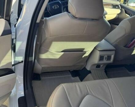 Белый Тойота Камри, объемом двигателя 0 л и пробегом 61 тыс. км за 15000 $, фото 11 на Automoto.ua