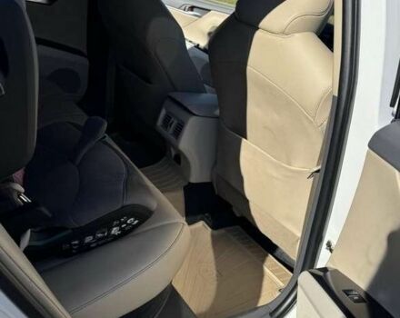 Белый Тойота Камри, объемом двигателя 0 л и пробегом 61 тыс. км за 15000 $, фото 12 на Automoto.ua