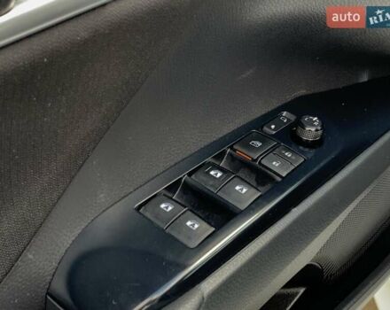 Белый Тойота Камри, объемом двигателя 2.5 л и пробегом 32 тыс. км за 24355 $, фото 37 на Automoto.ua