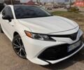 Белый Тойота Камри, объемом двигателя 2.49 л и пробегом 135 тыс. км за 16000 $, фото 1 на Automoto.ua