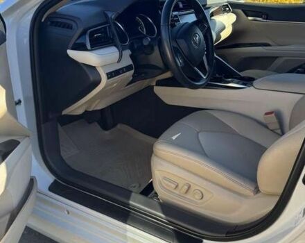 Белый Тойота Камри, объемом двигателя 0 л и пробегом 61 тыс. км за 15000 $, фото 10 на Automoto.ua