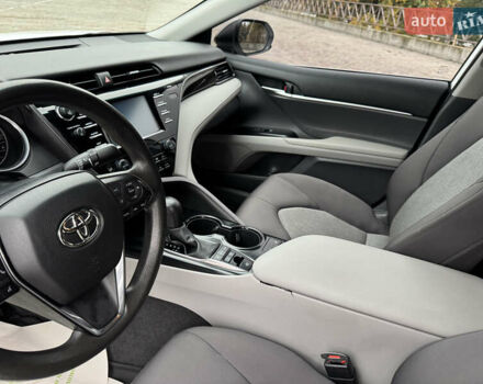 Белый Тойота Камри, объемом двигателя 2.49 л и пробегом 128 тыс. км за 22500 $, фото 22 на Automoto.ua