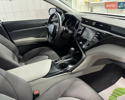 Белый Тойота Камри, объемом двигателя 2.49 л и пробегом 128 тыс. км за 22500 $, фото 20 на Automoto.ua