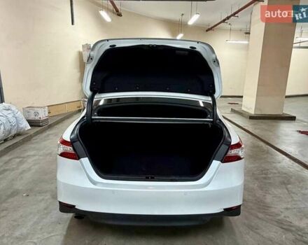 Белый Тойота Камри, объемом двигателя 2.49 л и пробегом 110 тыс. км за 29000 $, фото 6 на Automoto.ua