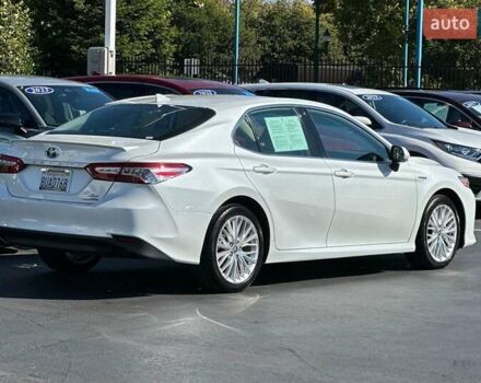 Белый Тойота Камри, объемом двигателя 2.49 л и пробегом 45 тыс. км за 8900 $, фото 2 на Automoto.ua