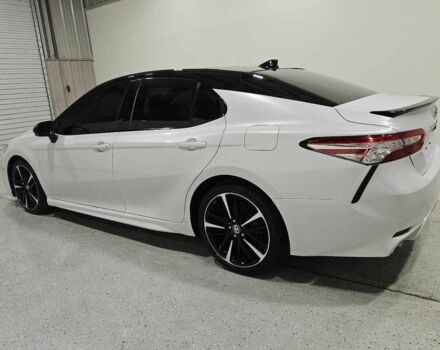 Белый Тойота Камри, объемом двигателя 2.5 л и пробегом 80 тыс. км за 15600 $, фото 1 на Automoto.ua