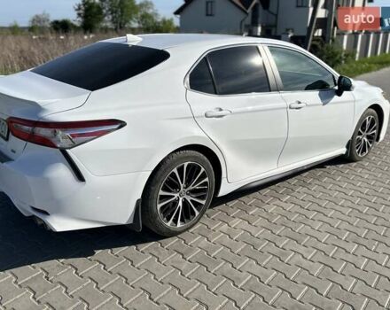 Белый Тойота Камри, объемом двигателя 2.49 л и пробегом 115 тыс. км за 21000 $, фото 9 на Automoto.ua