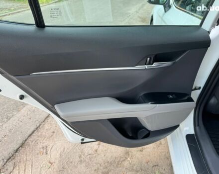 Білий Тойота Камрі, об'ємом двигуна 2.5 л та пробігом 71 тис. км за 21490 $, фото 16 на Automoto.ua