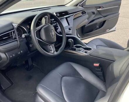 Тойота Камри 2020 в Киеве на Automoto.ua Белый Тойота Камри, объемом двигателя 2.5 л и пробегом 45 тыс. км за 18000 $, фото 6 на Automoto.ua