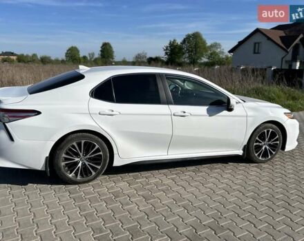 Белый Тойота Камри, объемом двигателя 2.49 л и пробегом 115 тыс. км за 21000 $, фото 8 на Automoto.ua