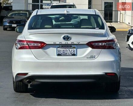 Белый Тойота Камри, объемом двигателя 2.49 л и пробегом 45 тыс. км за 8900 $, фото 3 на Automoto.ua