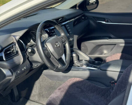 Тойота Камри 2020 в Днепре (Днепропетровске) на Automoto.ua Белый Тойота Камри, объемом двигателя 2.49 л и пробегом 97 тыс. км за 23499 $, фото 9 на Automoto.ua