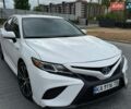 Белый Тойота Камри, объемом двигателя 2.49 л и пробегом 100 тыс. км за 24100 $, фото 1 на Automoto.ua