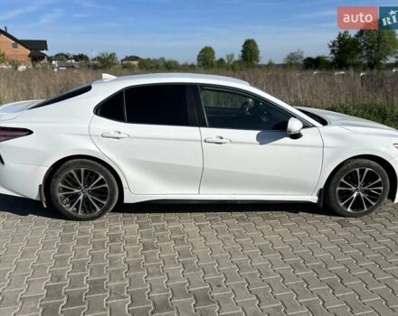 Белый Тойота Камри, объемом двигателя 2.49 л и пробегом 115 тыс. км за 21000 $, фото 16 на Automoto.ua