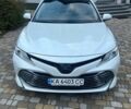 Белый Тойота Камри, объемом двигателя 2.49 л и пробегом 145 тыс. км за 26800 $, фото 1 на Automoto.ua